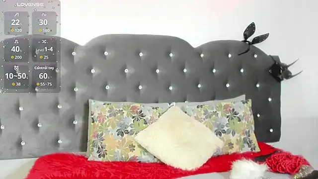 Lia Valmont online show from November 6, 2:10 pm