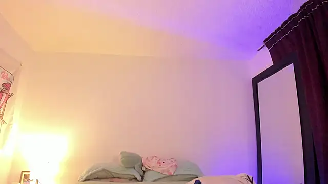 Alessamoth online show from February 21, 4:20 pm