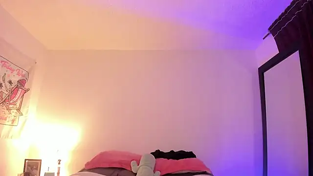 Alessamoth online show from March 29, 8:10 pm