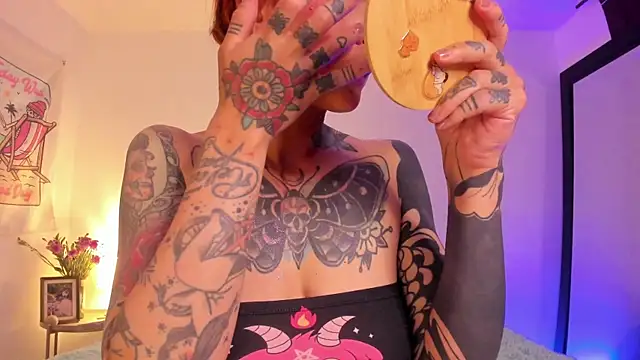 Alessamoth online show from February 6, 6:37 pm