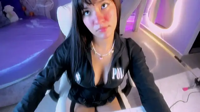 Snapshot of auroracute02 chatting on October 23, 1:10 pm auroracute02 online show from October 23, 1:10 pm