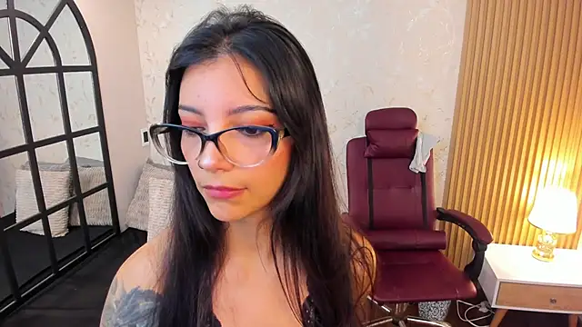 Snapshot of roxy_hell chatting on March 15, 12:13 pm roxy hell online show from March 15, 12:13 pm