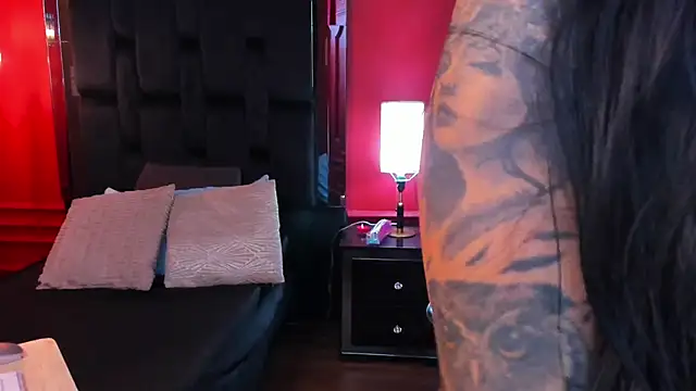 Snapshot of roxy_hell chatting on October 23, 12:15 pm roxy hell online show from October 23, 12:15 pm