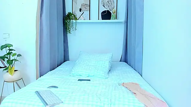 roxy hell online show from March 13, 9:09 pm