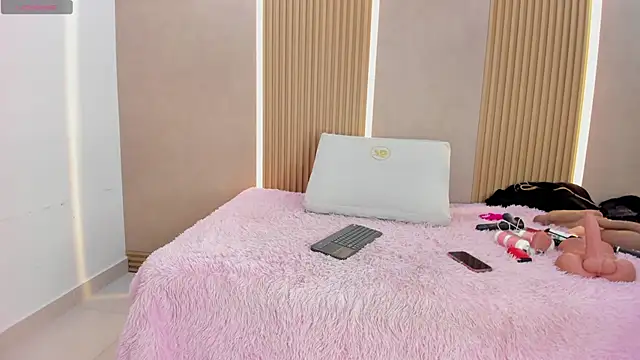 Snapshot of stephany_summer chatting on May 1, 8:14 pm stephany summer online show from May 1, 8:14 pm