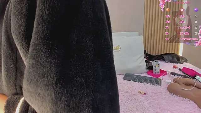 Snapshot of stephany_summer chatting on November 6, 4:27 am stephany summer online show from November 6, 4:27 am