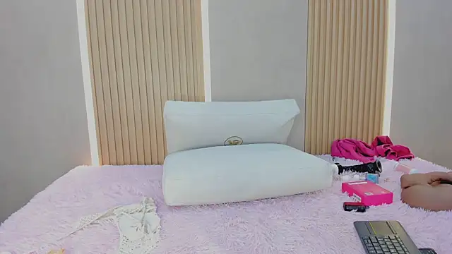 Snapshot of stephany_summer chatting on October 30, 4:11 am stephany summer online show from October 30, 4:11 am