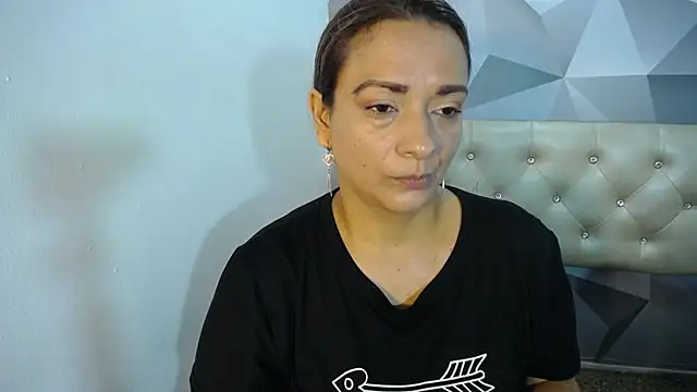 Snapshot of Milf-Prettyboobs chatting on November 5, 11:13 am Milf-Prettyboobs online show from November 5, 11:13 am