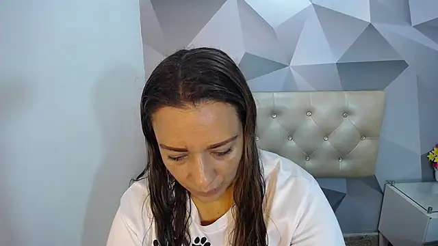 Snapshot of Milf-Prettyboobs chatting on November 15, 10:52 am Milf-Prettyboobs online show from November 15, 10:52 am