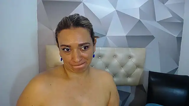 Snapshot of Milf-Prettyboobs chatting on December 14, 10:48 pm Milf-Prettyboobs online show from December 14, 10:48 pm