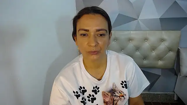 Snapshot of Milf-Prettyboobs chatting on November 20, 10:38 am Milf-Prettyboobs online show from November 20, 10:38 am