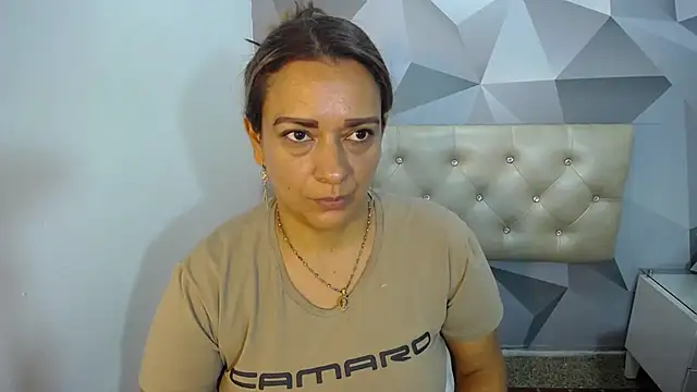 Snapshot of Milf-Prettyboobs chatting on November 4, 11:03 am Milf-Prettyboobs online show from November 4, 11:03 am