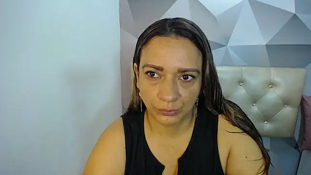 Snapshot of Milf-Prettyboobs chatting on December 4, 10:47 am Milf-Prettyboobs online show from December 4, 10:47 am