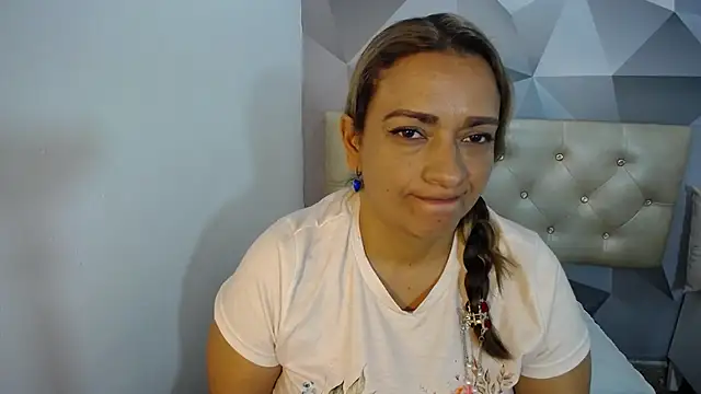 Snapshot of Milf-Prettyboobs chatting on December 15, 6:25 pm Milf-Prettyboobs online show from December 15, 6:25 pm