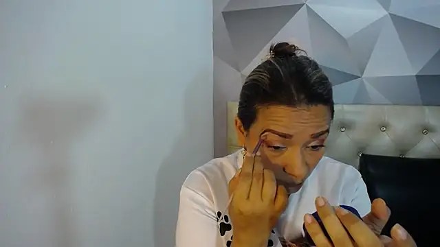 Snapshot of Milf-Prettyboobs chatting on November 23, 11:09 am Milf-Prettyboobs online show from November 23, 11:09 am