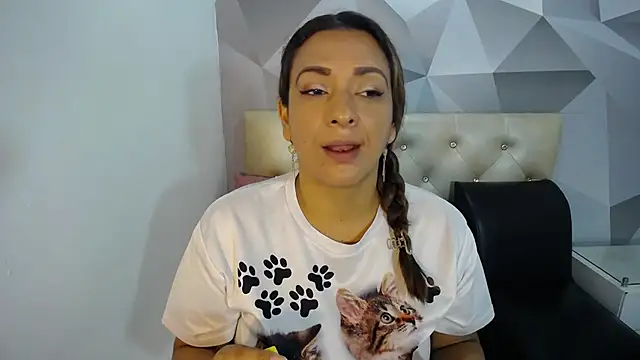 Snapshot of Milf-Prettyboobs chatting on November 29, 10:59 am Milf-Prettyboobs online show from November 29, 10:59 am