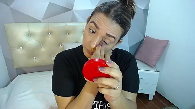 Snapshot of Milf-Prettyboobs chatting on October 27, 11:11 am Milf-Prettyboobs online show from October 27, 11:11 am