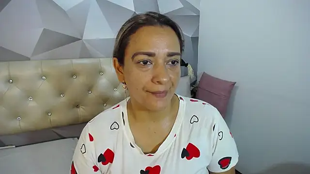 Snapshot of Milf-Prettyboobs chatting on November 2, 10:53 am Milf-Prettyboobs online show from November 2, 10:53 am