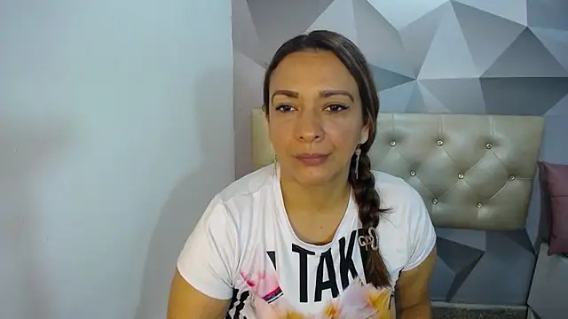 Snapshot of Milf-Prettyboobs chatting on December 3, 10:58 am Milf-Prettyboobs online show from December 3, 10:58 am