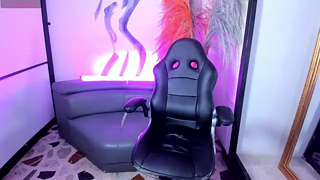 VanessaScott  online show from October 23, 5:50 am