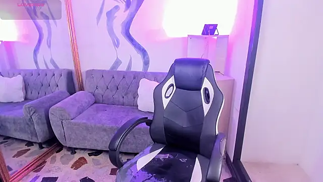 VanessaScott  online show from March 10, 5:33 am