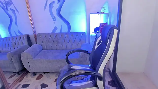 VanessaScott  online show from March 19, 5:40 am