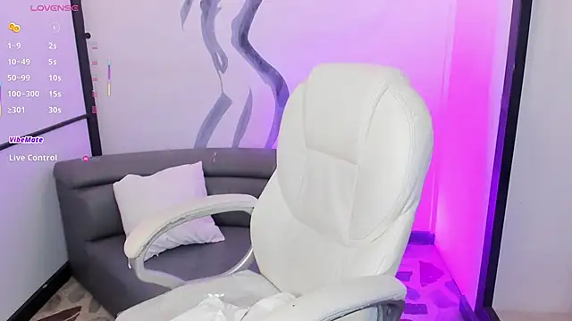 VanessaScott  online show from March 18, 7:44 am