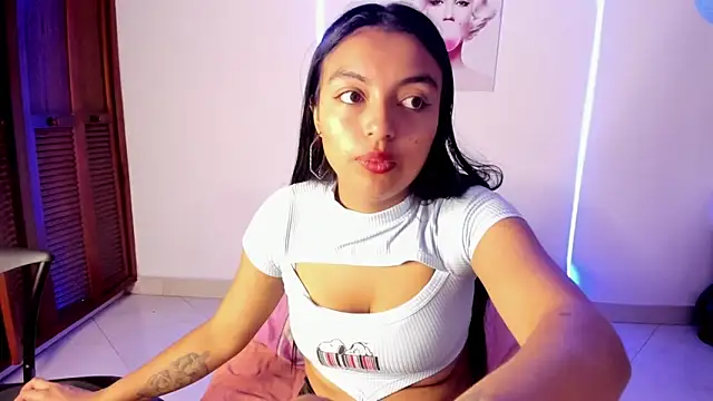 Snapshot of sweet_cinamon chatting on October 5, 1:35 pm sweet cinamon online show from October 5, 1:35 pm