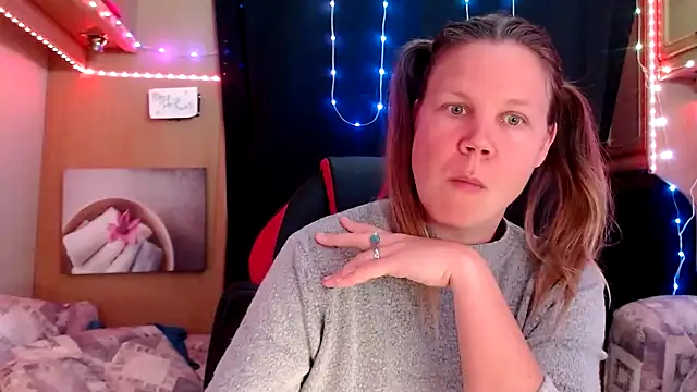 Snapshot of CallMeMaria chatting on March 6, 1:46 pm CallMeMaria online show from March 6, 1:46 pm