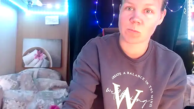 Snapshot of CallMeMaria chatting on March 3, 10:06 am CallMeMaria online show from March 3, 10:06 am