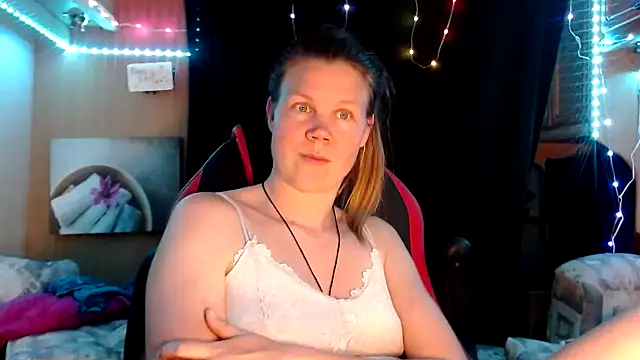 Snapshot of CallMeMaria chatting on March 4, 9:11 pm CallMeMaria online show from March 4, 9:11 pm