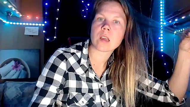 Snapshot of CallMeMaria chatting on February 16, 4:53 pm CallMeMaria online show from February 16, 4:53 pm