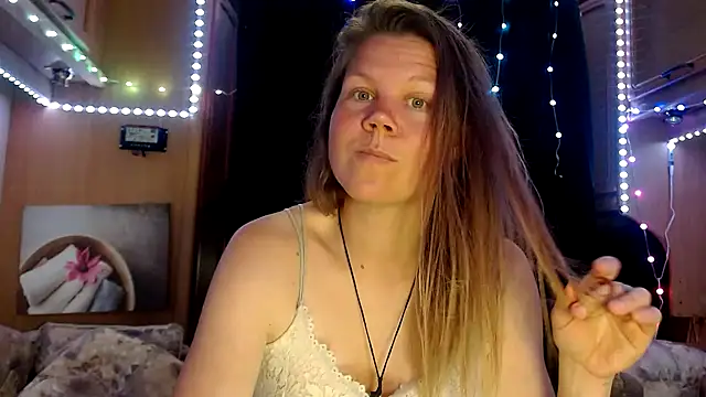 Snapshot of CallMeMaria chatting on February 26, 5:21 pm CallMeMaria online show from February 26, 5:21 pm