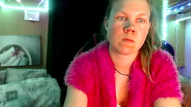 Snapshot of CallMeMaria chatting on February 9, 7:30 pm CallMeMaria online show from February 9, 7:30 pm