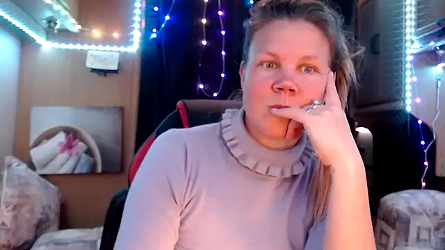 Snapshot of CallMeMaria chatting on March 11, 3:34 pm CallMeMaria online show from March 11, 3:34 pm