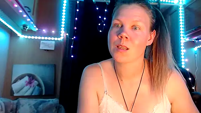 Snapshot of CallMeMaria chatting on February 15, 9:17 pm CallMeMaria online show from February 15, 9:17 pm