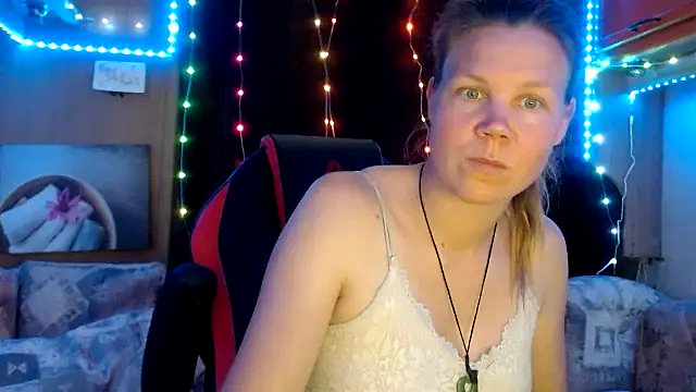 Snapshot of CallMeMaria chatting on February 13, 4:39 pm CallMeMaria online show from February 13, 4:39 pm