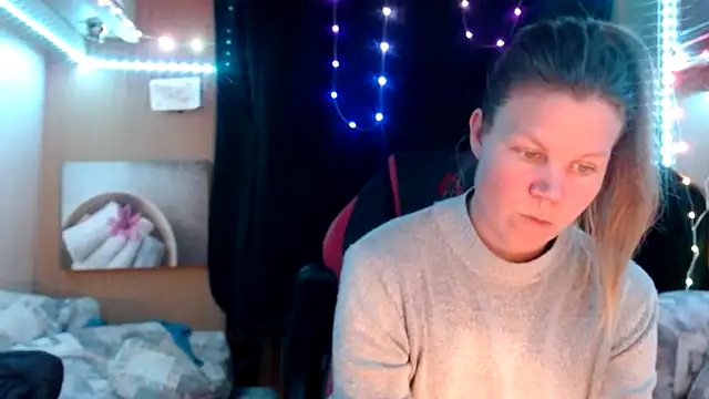 Snapshot of CallMeMaria chatting on March 6, 8:05 pm CallMeMaria online show from March 6, 8:05 pm