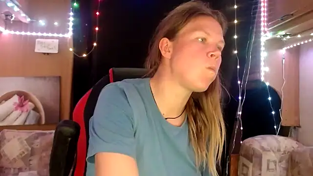 Snapshot of CallMeMaria chatting on February 18, 2:38 pm CallMeMaria online show from February 18, 2:38 pm