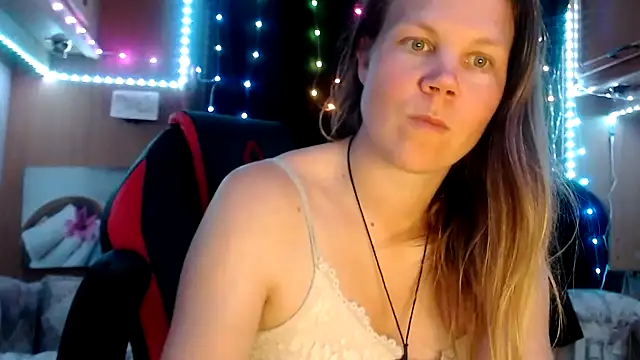 Snapshot of CallMeMaria chatting on February 14, 8:48 pm CallMeMaria online show from February 14, 8:48 pm