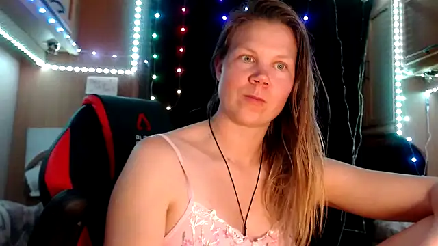 Snapshot of CallMeMaria chatting on February 15, 6:12 pm CallMeMaria online show from February 15, 6:12 pm