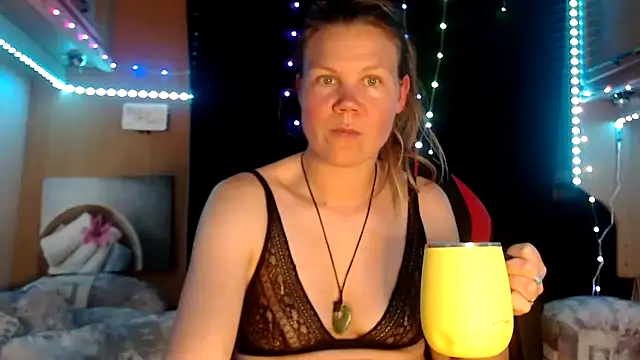 Snapshot of CallMeMaria chatting on March 2, 3:19 pm CallMeMaria online show from March 2, 3:19 pm