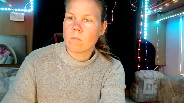 Snapshot of CallMeMaria chatting on February 9, 2:18 pm CallMeMaria online show from February 9, 2:18 pm