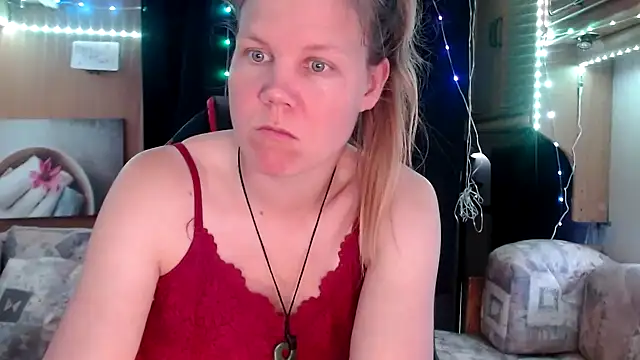 Snapshot of CallMeMaria chatting on February 19, 3:38 pm CallMeMaria online show from February 19, 3:38 pm