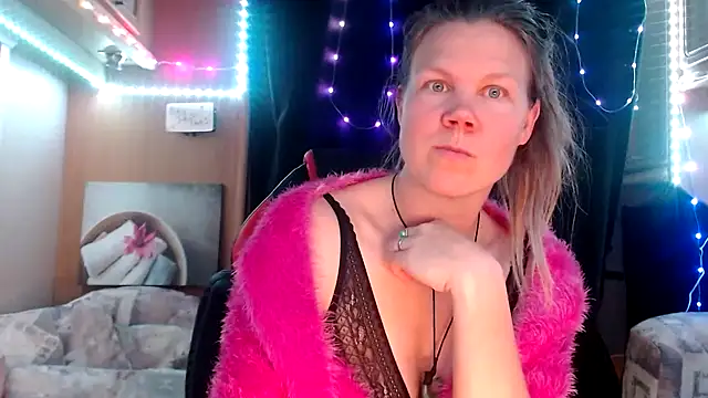 Snapshot of CallMeMaria chatting on March 2, 9:41 pm CallMeMaria online show from March 2, 9:41 pm