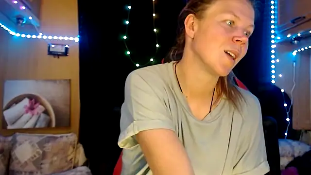 Snapshot of CallMeMaria chatting on February 28, 1:25 pm CallMeMaria online show from February 28, 1:25 pm