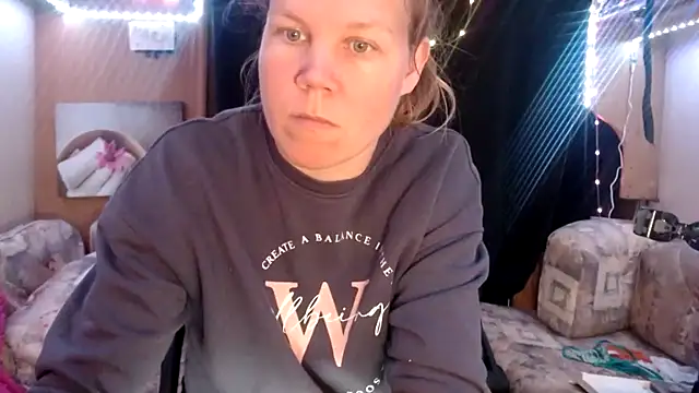 Snapshot of CallMeMaria chatting on March 22, 11:21 am CallMeMaria online show from March 22, 11:21 am