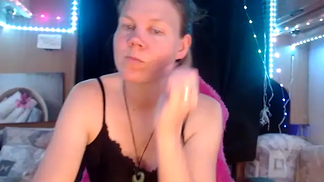 Snapshot of CallMeMaria chatting on February 21, 1:22 pm CallMeMaria online show from February 21, 1:22 pm