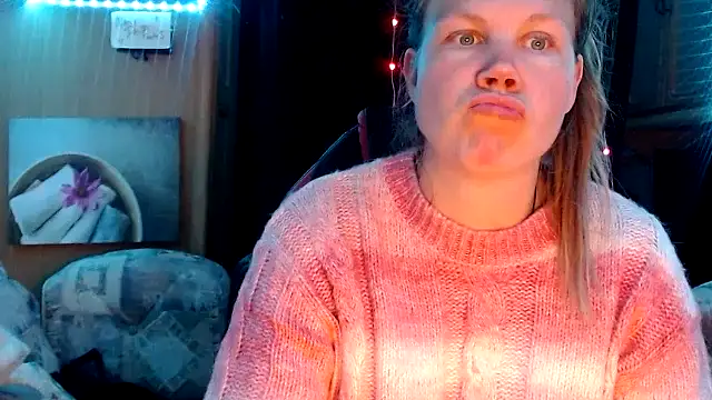 Snapshot of CallMeMaria chatting on March 19, 7:38 pm CallMeMaria online show from March 19, 7:38 pm