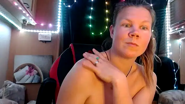 Snapshot of CallMeMaria chatting on March 16, 8:21 pm CallMeMaria online show from March 16, 8:21 pm